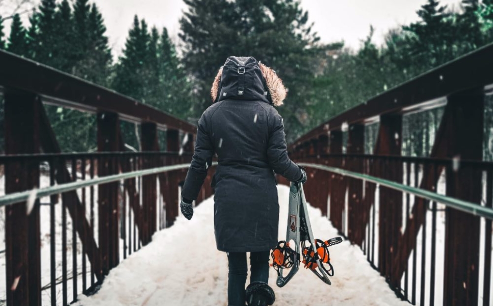 5 Essentials for Staying Comfortable Outside This Winter